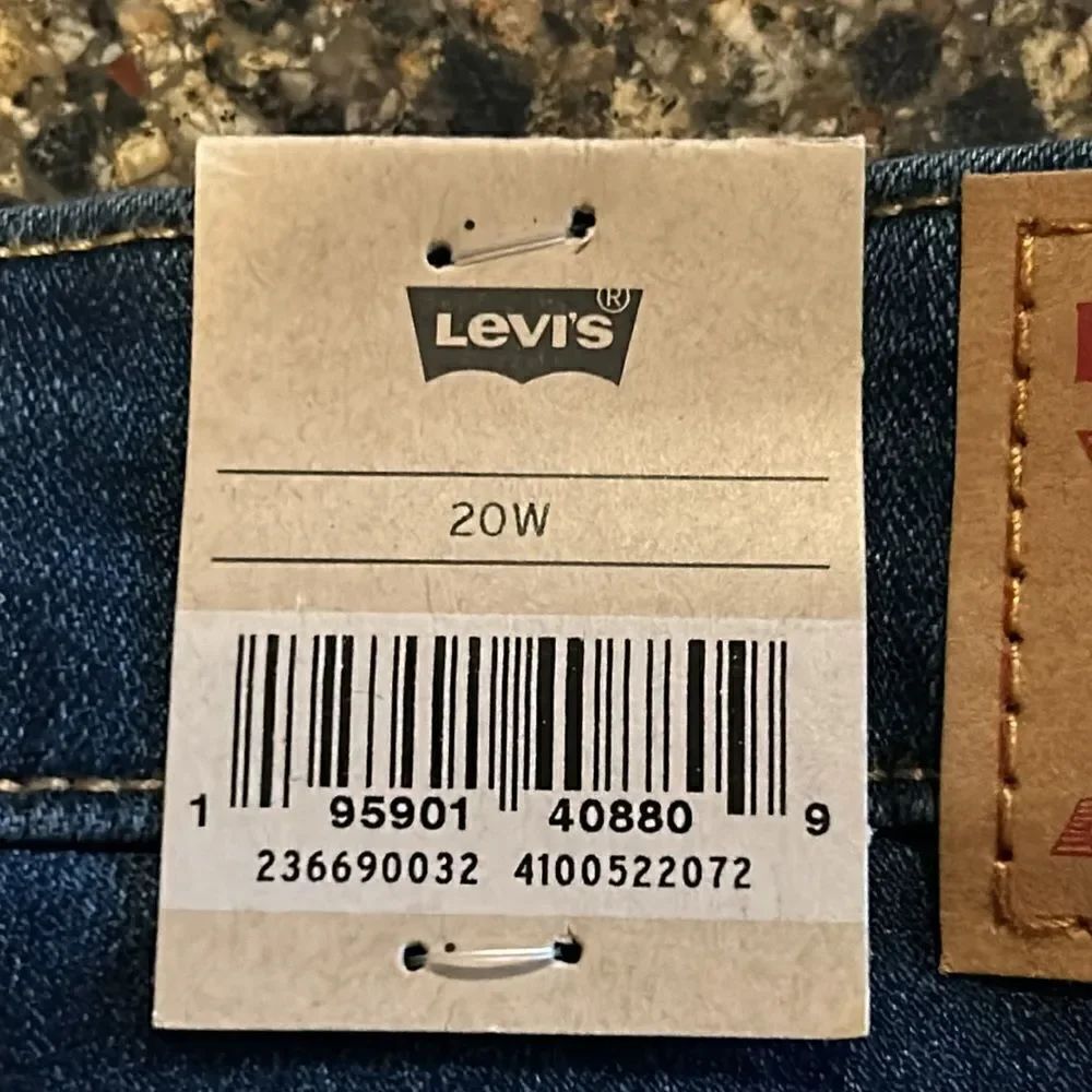NEW Levi’s Mid Length Jean Shorts - Picture 4 of 8